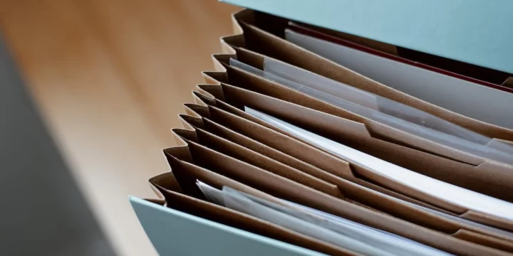 Jak wybrać idealną szafkę na dokumenty – poradnik
